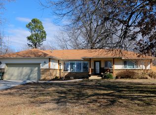 1442 N Crestwood Dr, Fayetteville, AR 72701