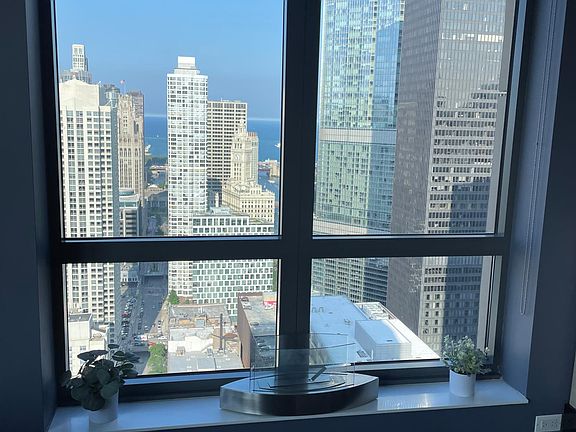 4th image of 409 N Clark St #4311