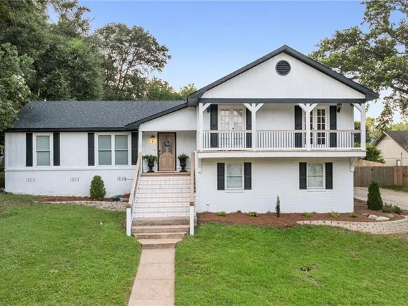 6058 Highland Woods Dr N, Mobile, AL 36608