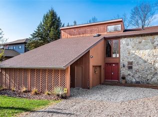 24 Margo Ln, Senecaville, OH 43780