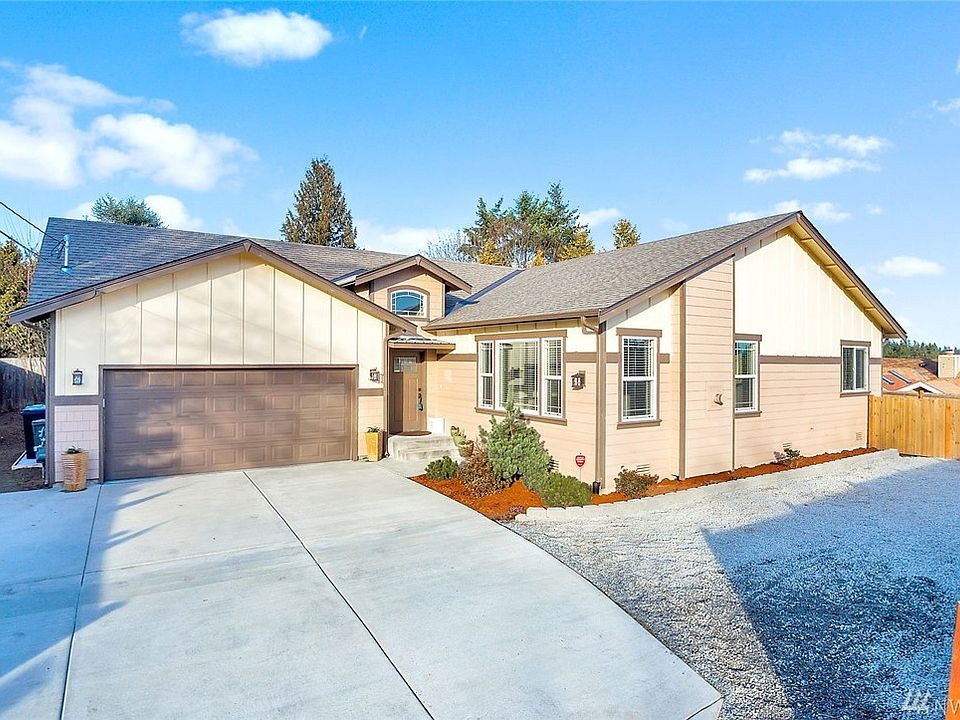 1st image of 3227 204th St SW