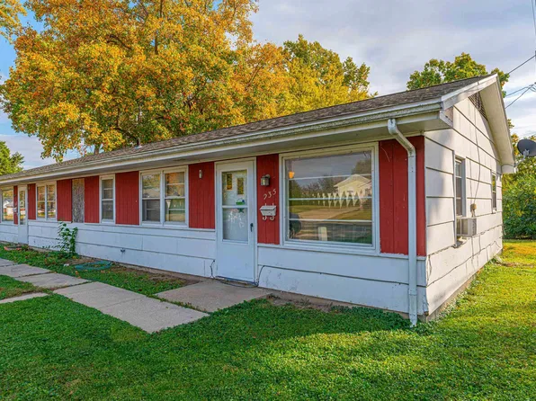 233 21st St, Lincoln, IL 62656