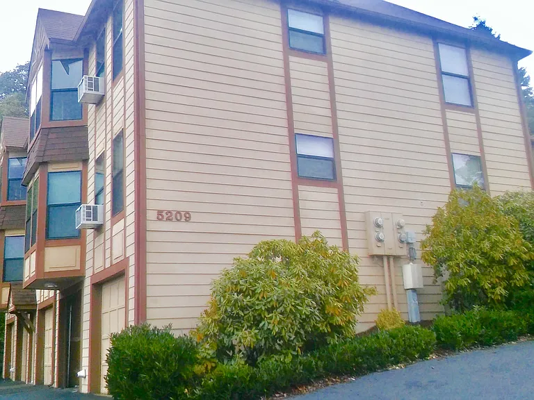 Grand Terrace — Photo 9