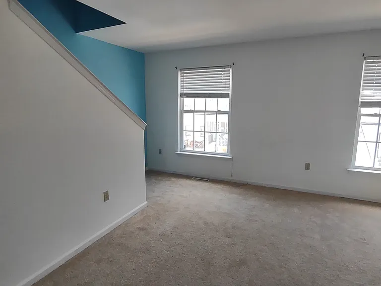 404 S Claymont St — Photo 8