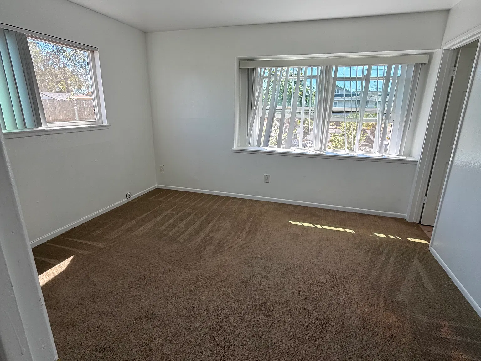 4 bed, 3.5 bath, 1521 sqft, $4,200 — Photo 4
