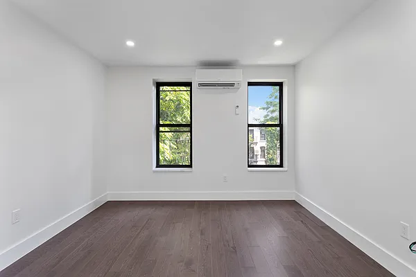 Rented by Safdie Realty Group | media 18