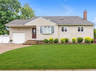 20 Jerold St, Plainview, NY 11803