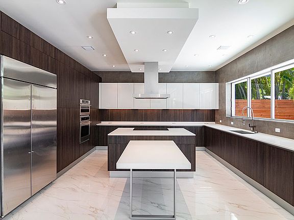 4th image of 2380 Tequesta Ln