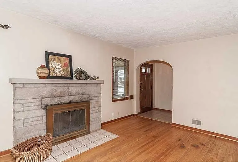 1109 N Downey Ave — Photo 6