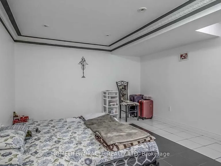 697 Brimorton Dr — Photo 3