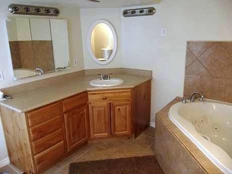 Lower Master Bath