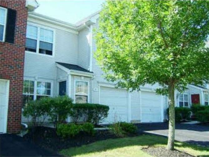 9 HAMPTON PL