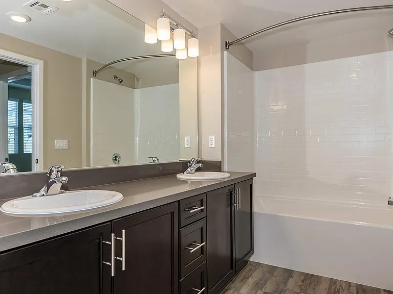 Esencia Sur Apartment Homes — Photo 40