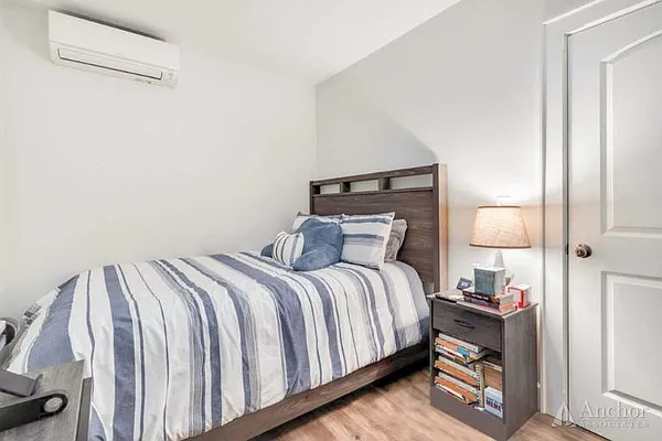 Rented by Anchor Associates | media 14