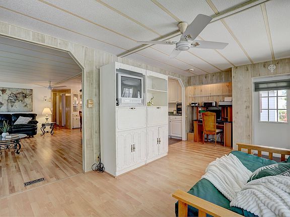5th image of 1079 Wren Cir