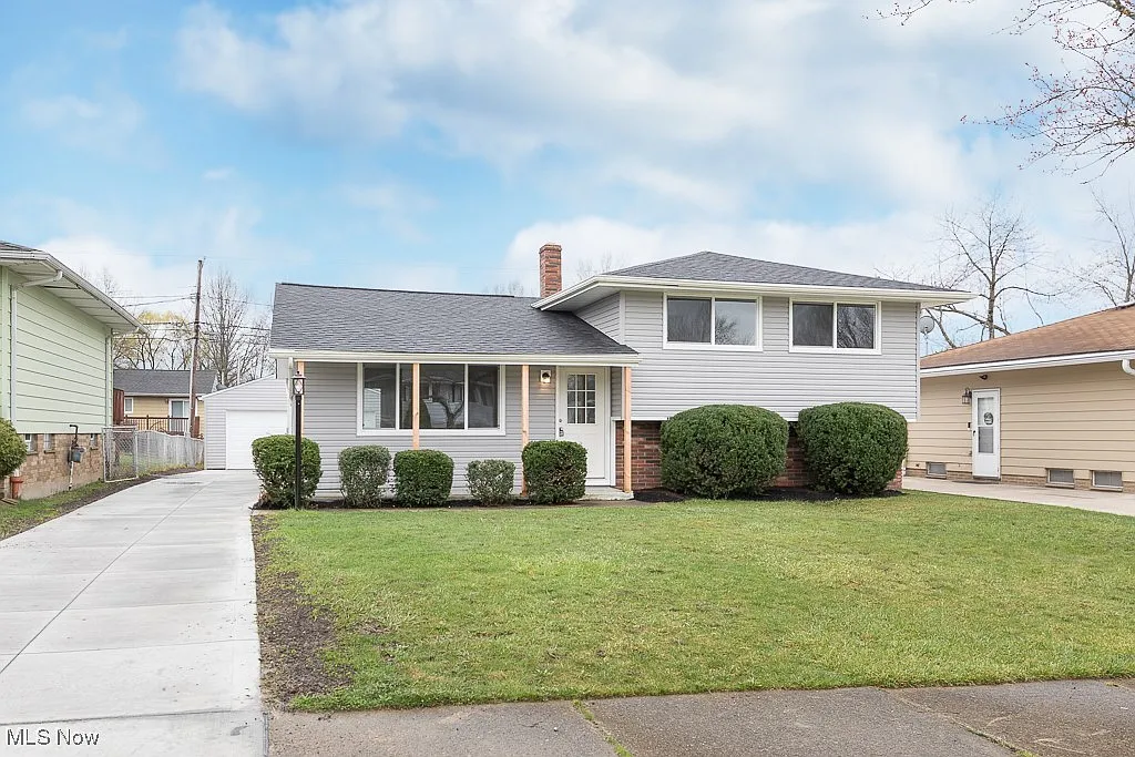 14738 Lisa Dr photo 1