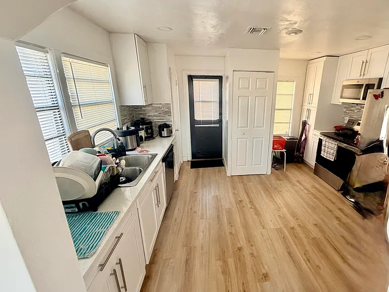 443 Wilder St — Photo 4
