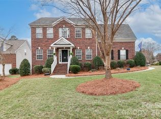 1917 Weighmont Ct, Charlotte, NC 28227