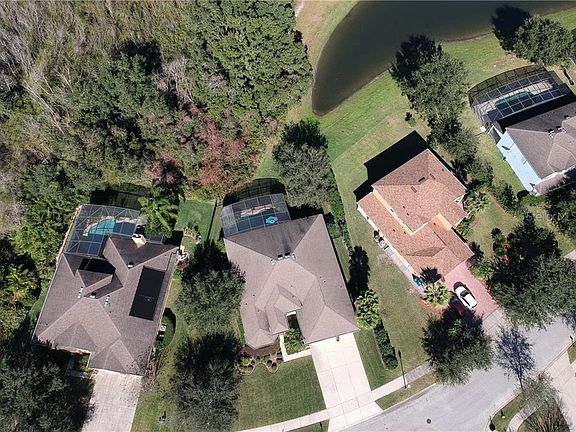 4th image of 706 English Lake Dr