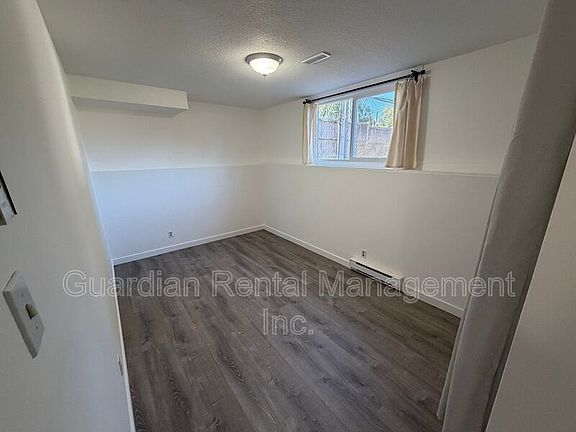 4th image of 390 Elliott St
