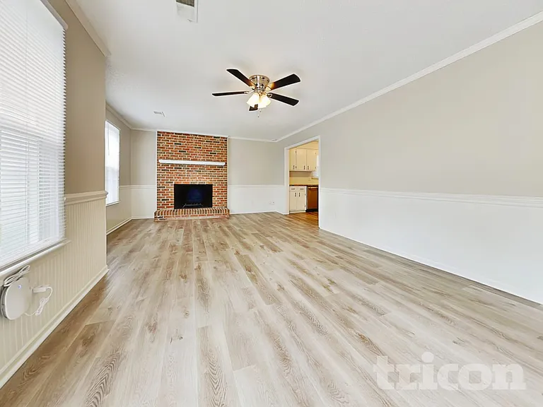 504 Lord Howe Rd — Photo 2