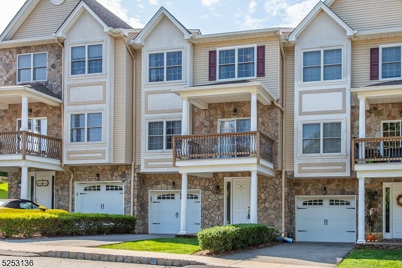 1st image of 17 Halina Ln