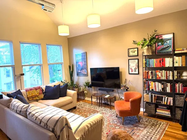 1852 N Washtenaw Ave APT 3, Chicago, IL 60647