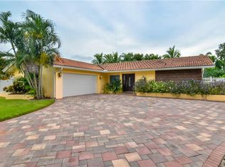 11598 Grove St, Seminole, FL 33772