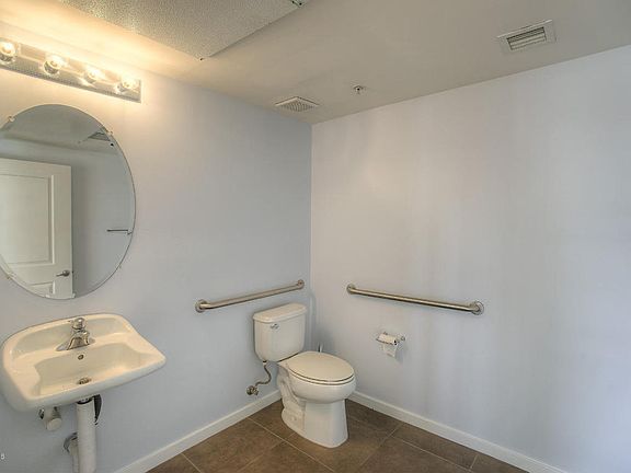 4th image of 522 W 1st St Suite 101