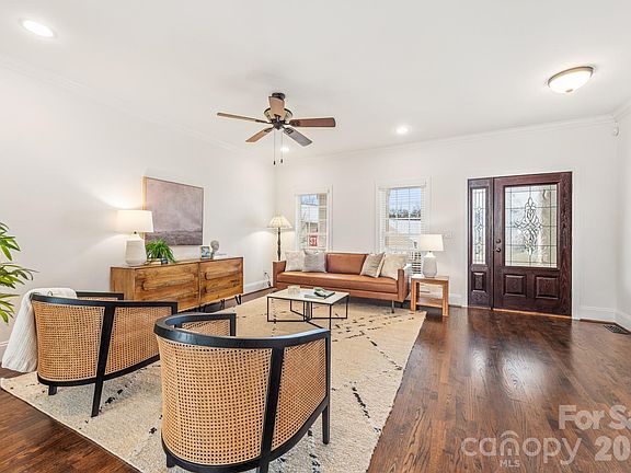 5th image of 3542 Coleraine Ave