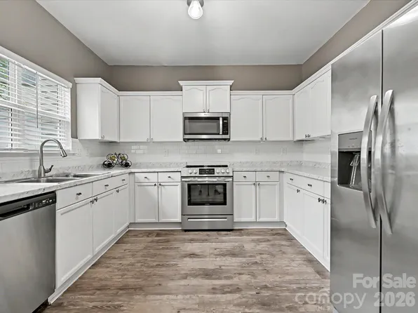334 Bridal Veil Dr, Charlotte, NC 28217