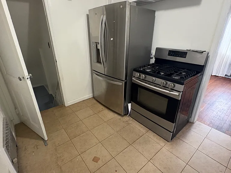 914 Miltonia St — Photo 5
