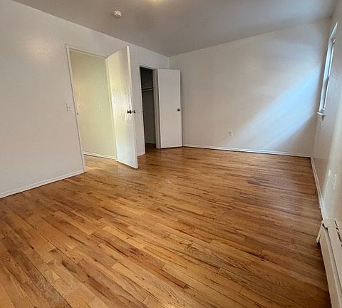 5th image of 810 26th St APT G