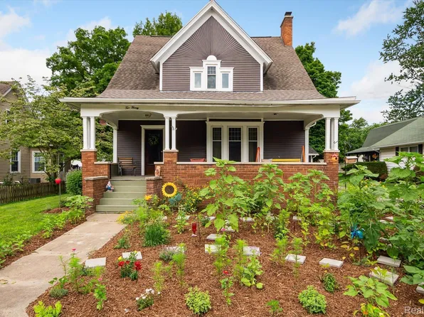 220 S Clinton St, Stockbridge, MI 49285