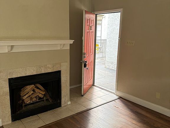 5th image of 4316 Swiss Ave #105