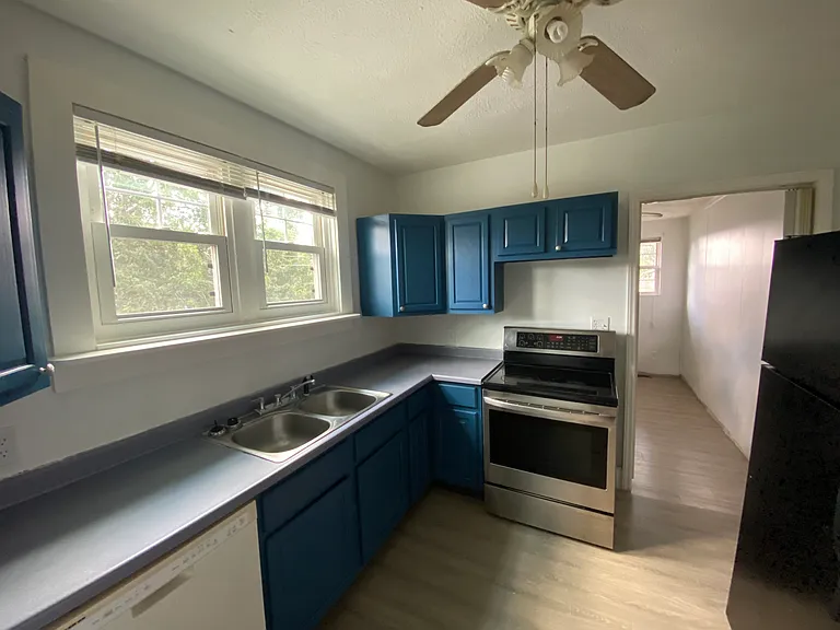 825 Fairview Ave — Photo 5