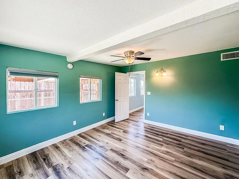 1117 Iris Ave — Photo 9