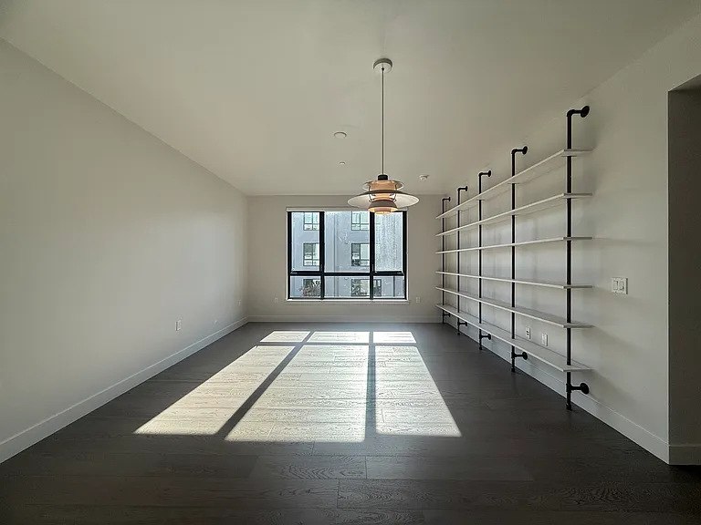 1300 22nd St #319 — Photo 2