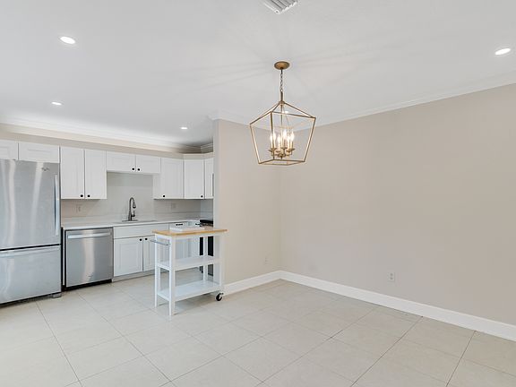 3rd image of 1001 Royal Palm Blvd APT A3