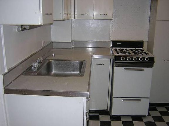 4th image of 2324 N Lincoln Park W APT 2B