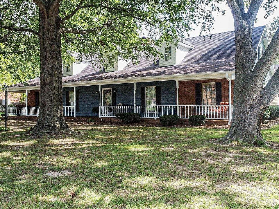 1st image of 585 Fairview Dr