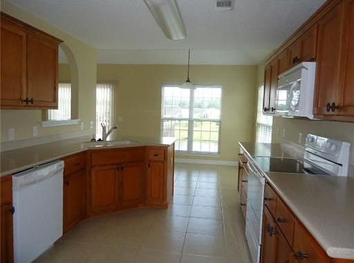 5th image of 242 Pink Dogwood Ln