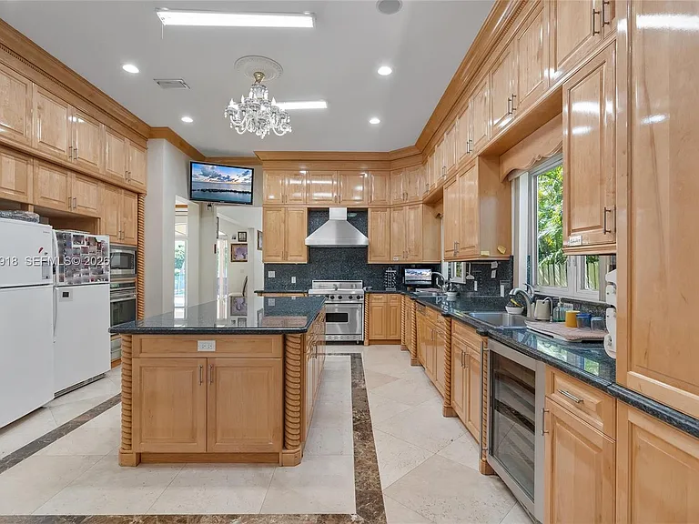 3765 Prairie Ave — Photo 30