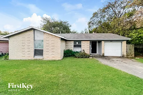302 Shorewood Dr Photo 1