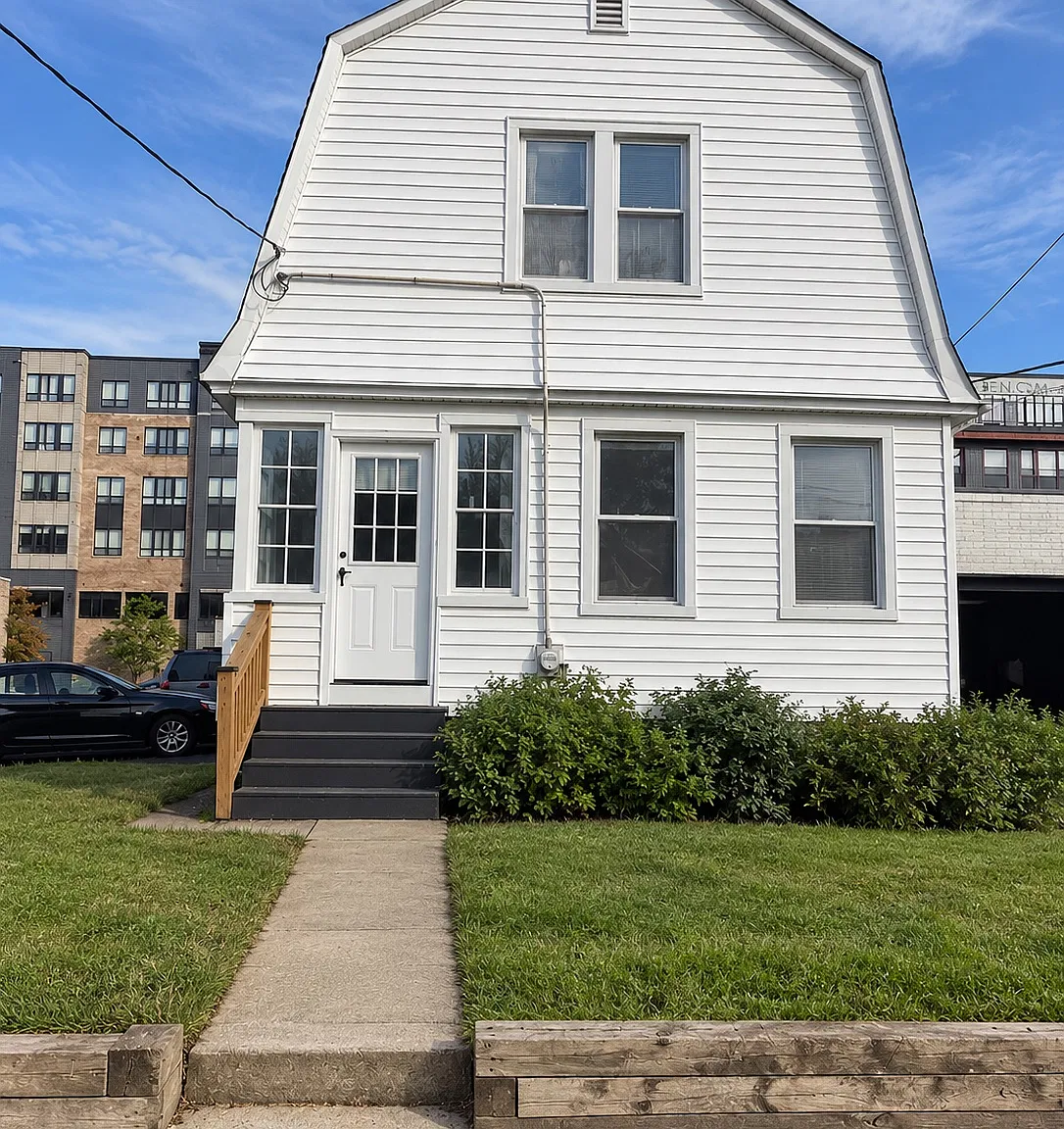 3 bed, 1.5 bath, $3,800 — Photo 1