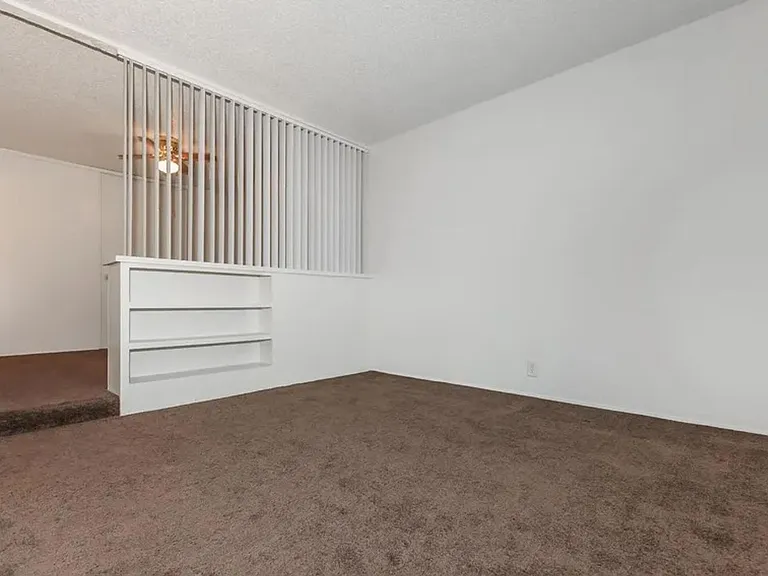 Pacific Terrace — Photo 9