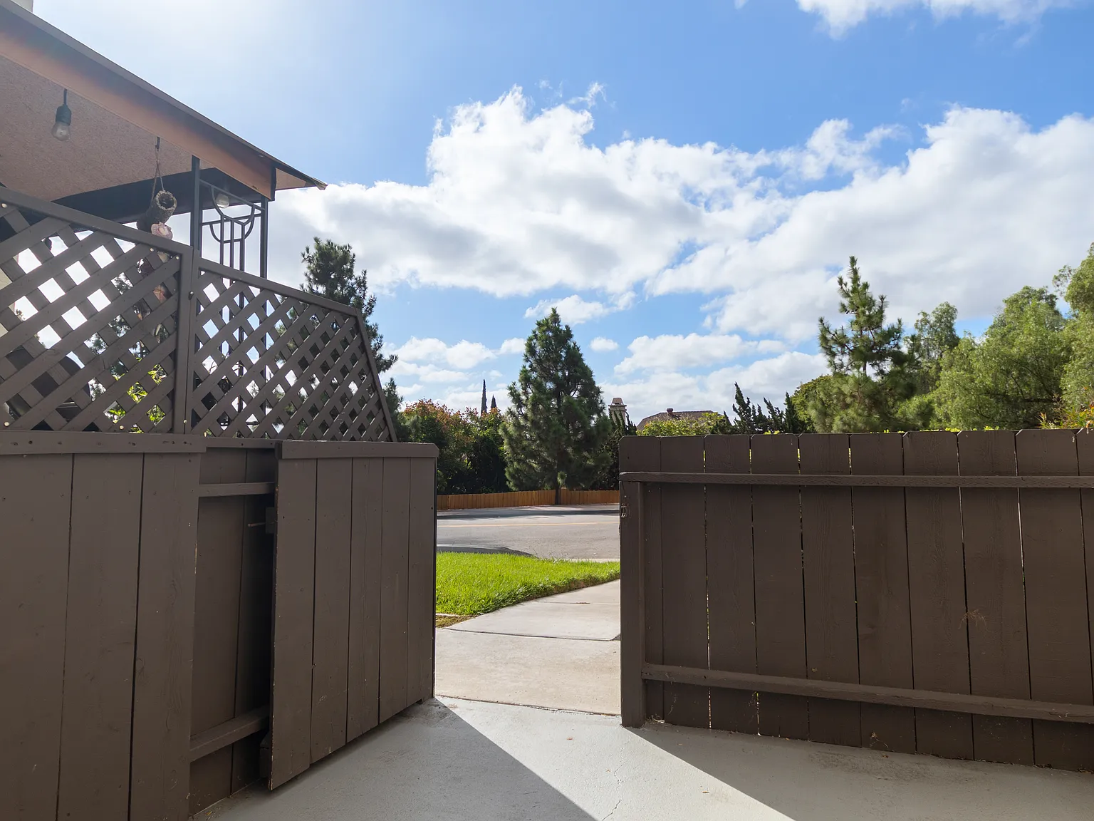 Robinwood Plaza — Photo 2