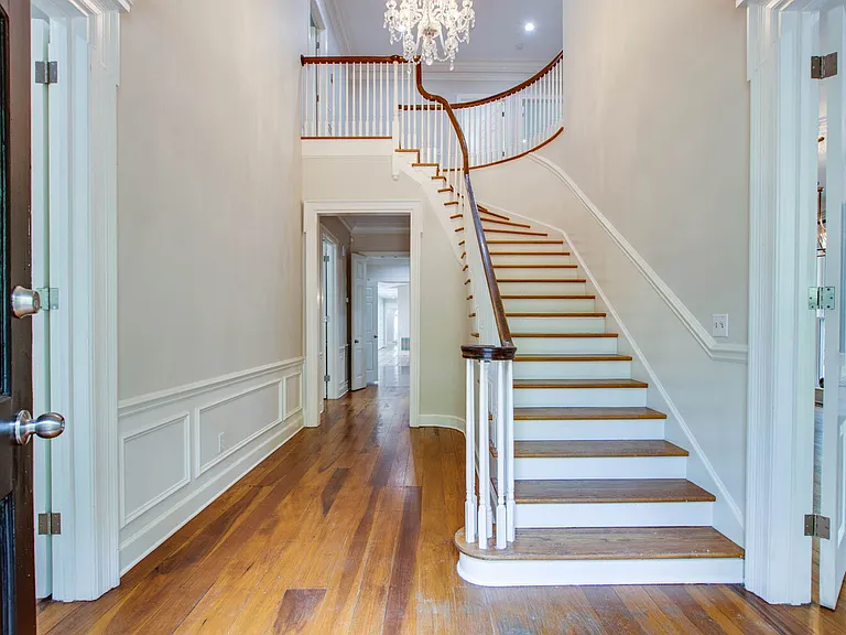 1306 SE Broad St — Photo 2