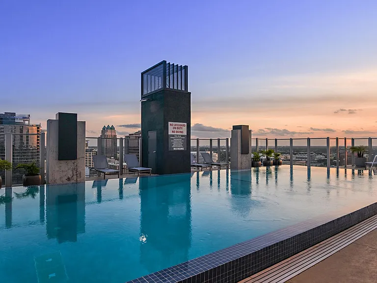 Skyhouse Orlando — Photo 10