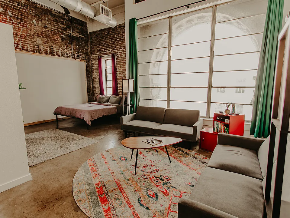 245 Madison Ave #702
